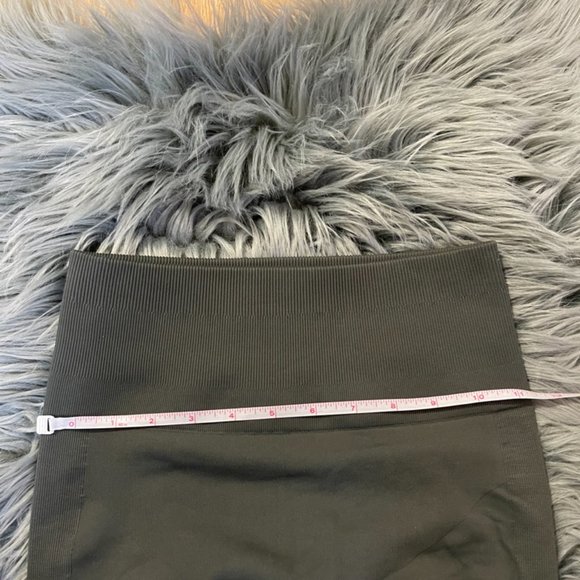 NWOT Lululemon Ebb To Street Crop 21" Titanium Size 6 - Picture 12 of 16